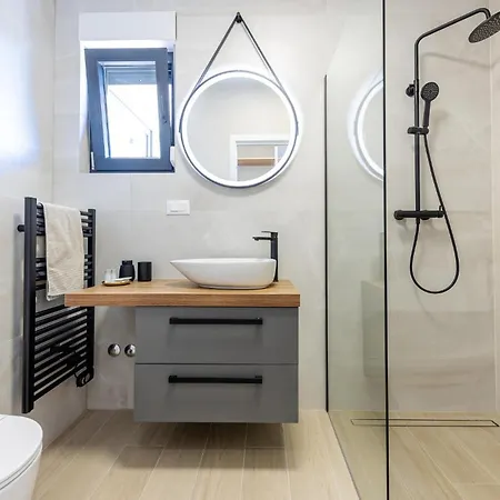 Awesome Home In Kastel Stari With Sauna