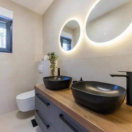 Awesome Home In Kastel Stari With Sauna *