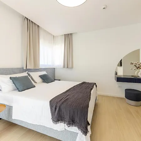 Awesome Home In Kastel Stari With Sauna *