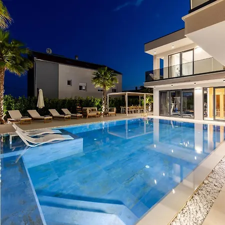 Awesome Home In Kastel Stari With Sauna Tatil Evi