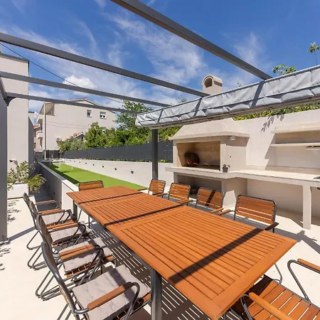 Awesome Home In Kastel Stari With Sauna