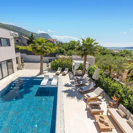 Awesome Home In Kastel Stari With Sauna